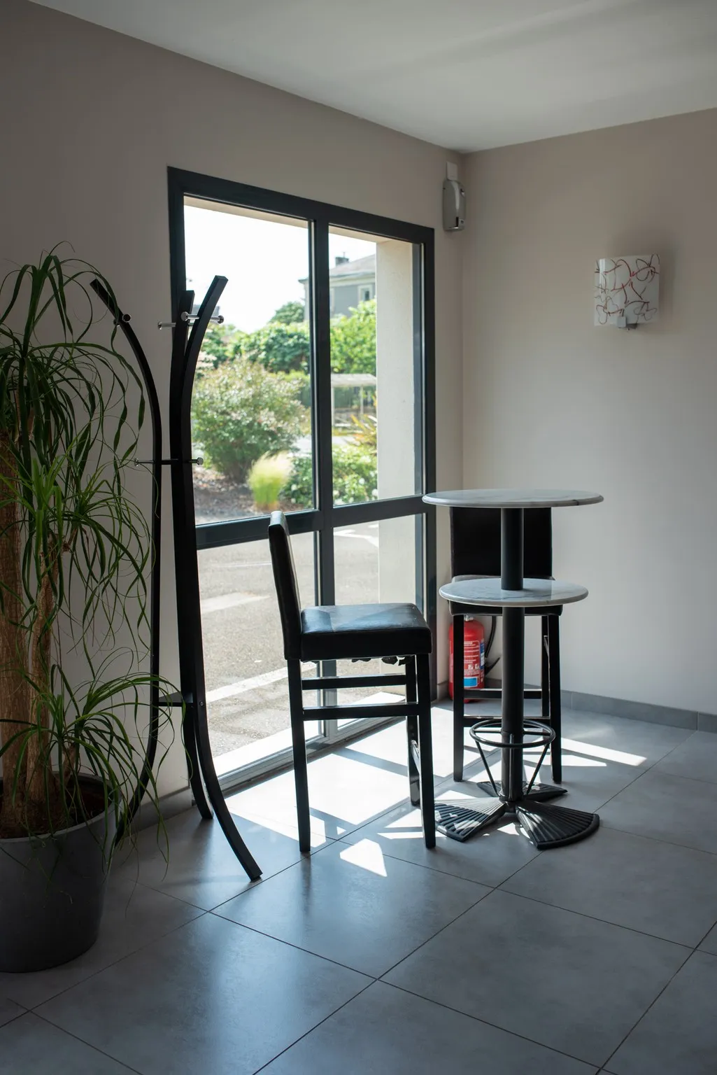 Espace d'attente et de convivialité dans une agence funéraire